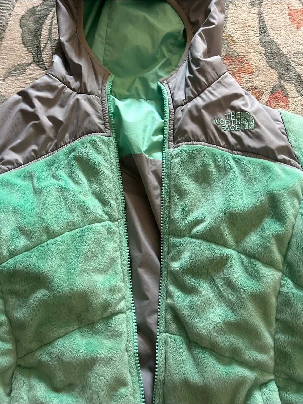 The North Face Mint Green & Gray Hooded Puffer Jacket - Girls
